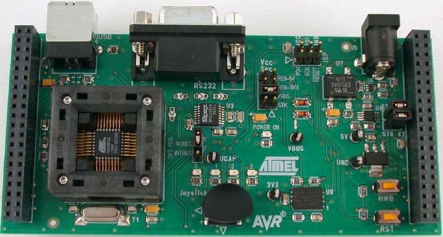 ATSTK526, Starter Kit supports JTAGICE MKLL and AVRISP MKLL via AVR studio for the AT90USB82 AVR MCU